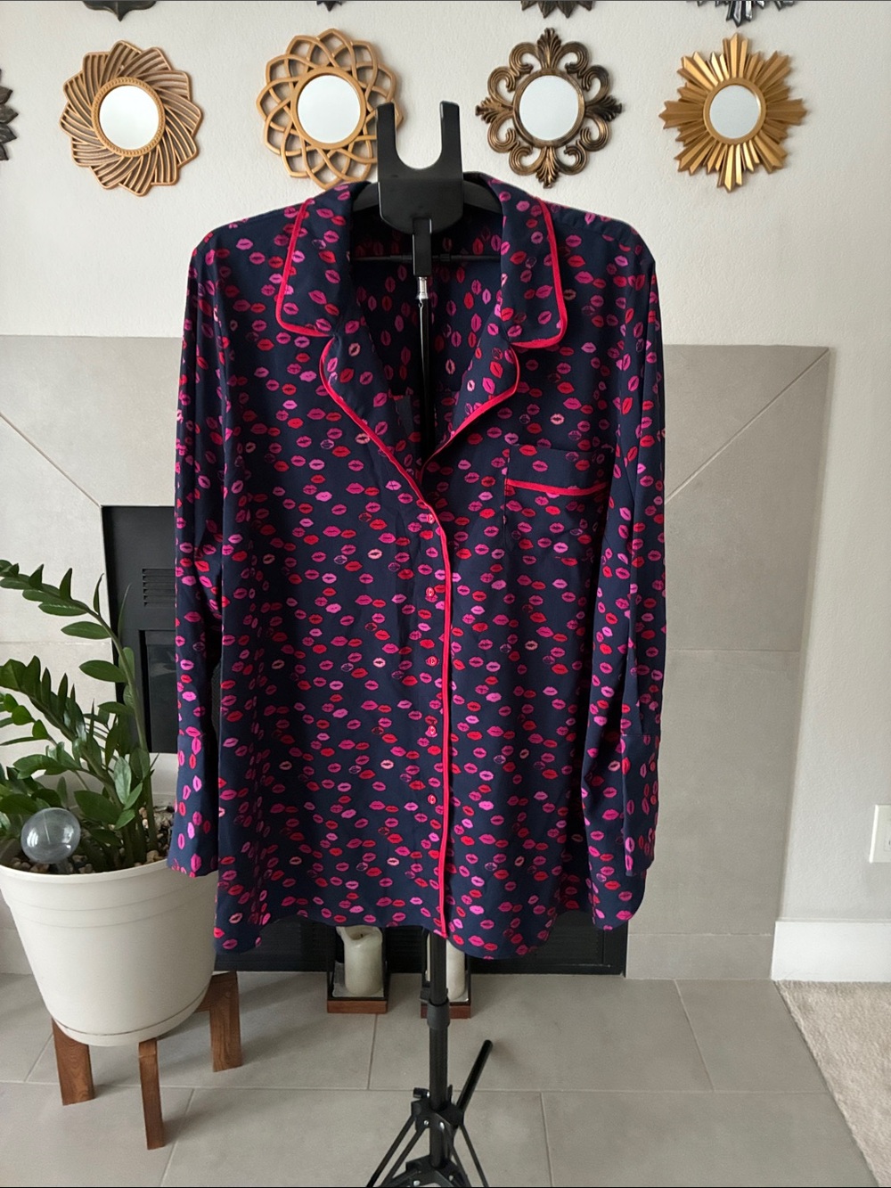 Women's Navy & Pink Lip-Print Button-Front pajama style blouse